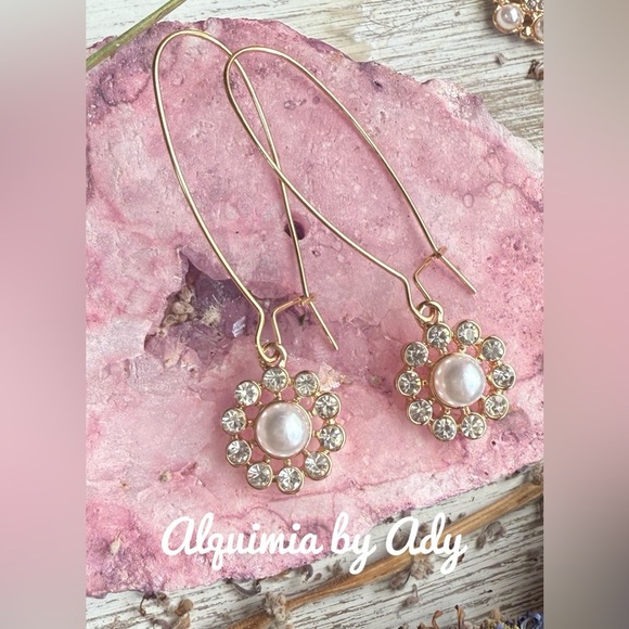 Alquimia Gold and White Pearl Earrings - Picture 1 of 1